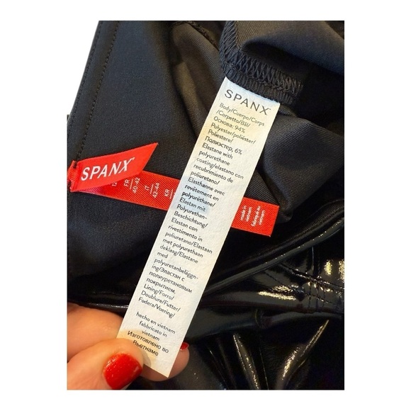 SPANXshape Faux Leather Patent Leggings Pull On Black Ankle Pants Size M NEW - Picture 4 of 13